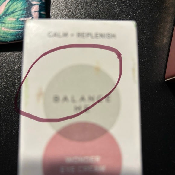 MakeUp Bundle - Picture 13 of 14